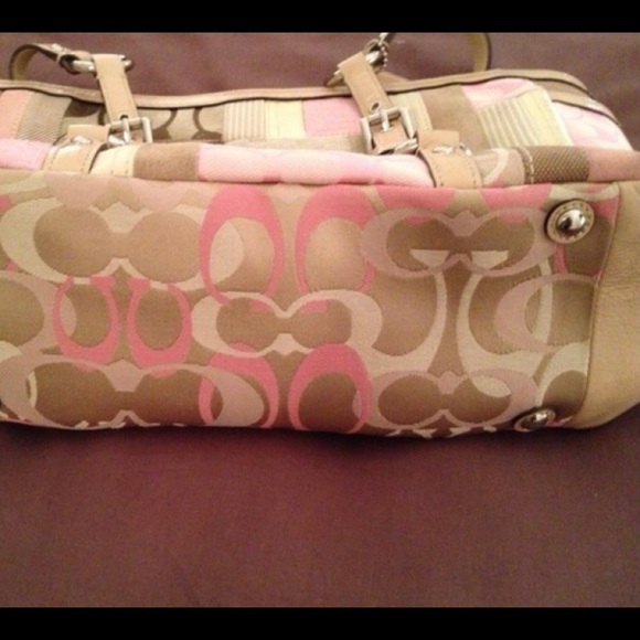 Authentic pink Coach patchwork purse - Picture 3 of 3